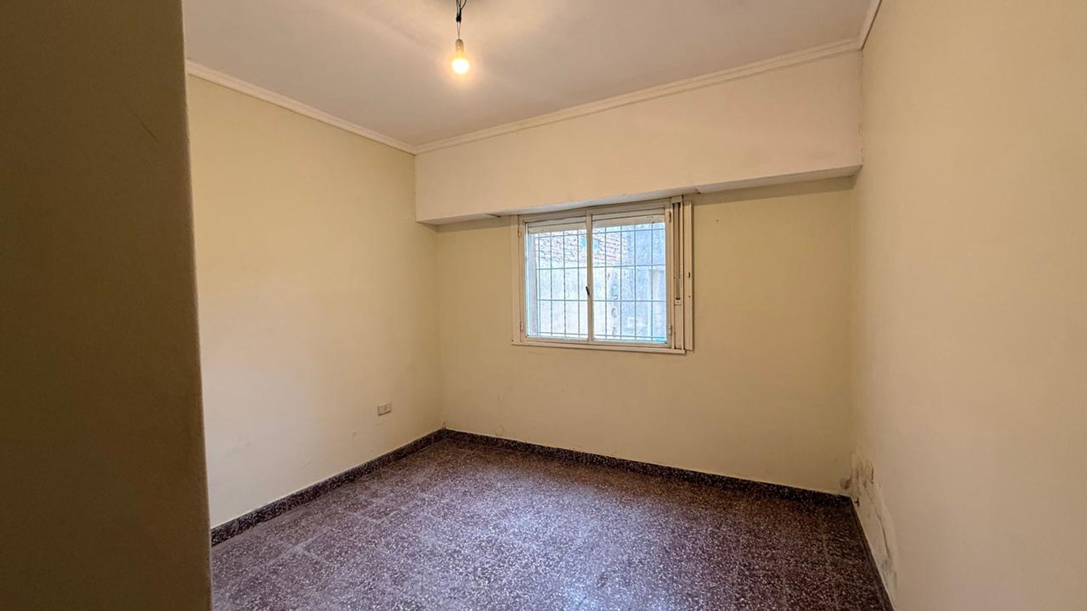 VENTA DE CASA CON GRAN PATIO VERDE + DEPARTAMENTO1 DORMITORIO, C. MALLEA N°900, BAHÍA BLANCA - 7