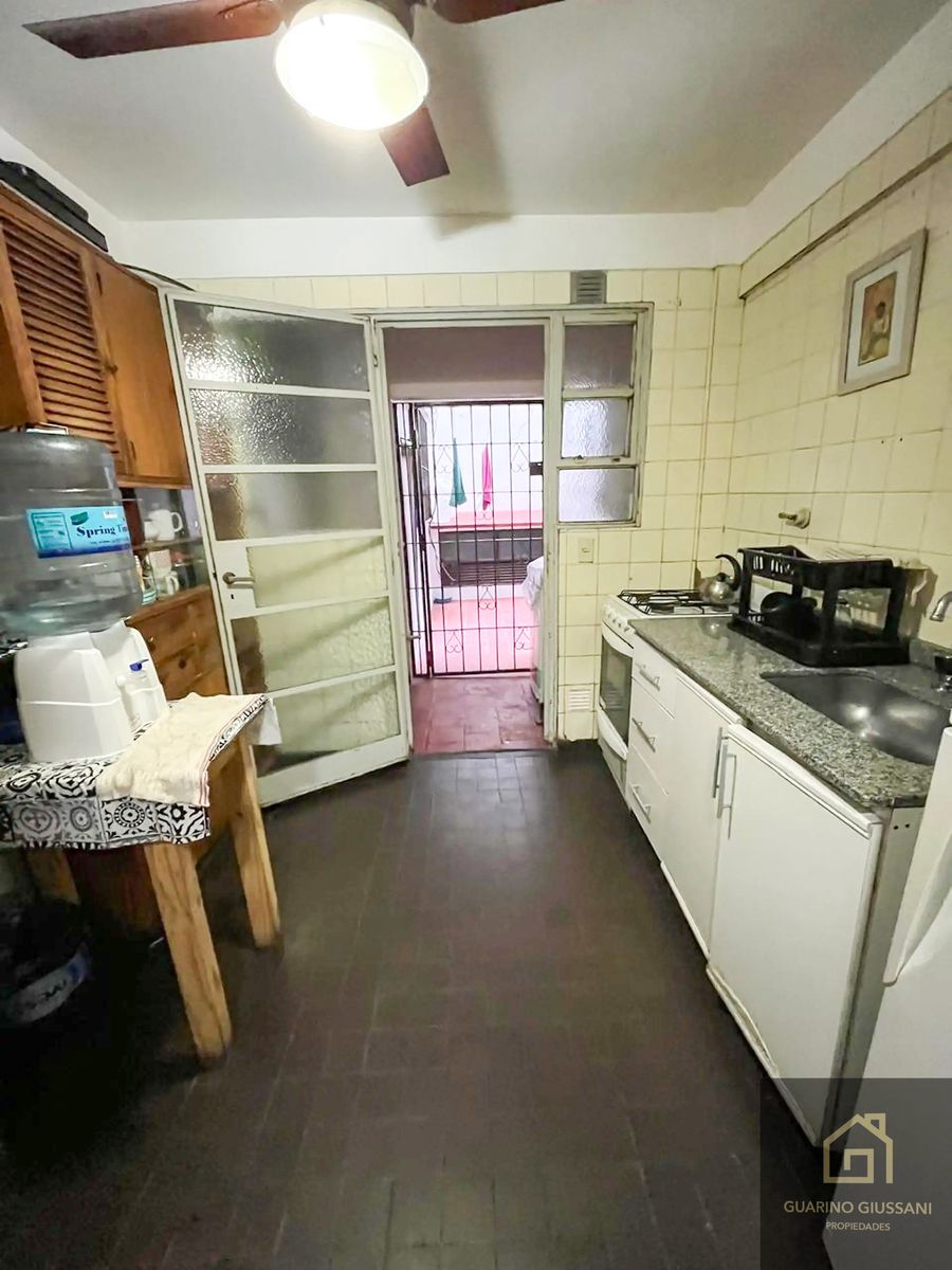 Venta departamento a refaccionar con patio. Contrafrente. 215 m2 — foto 9