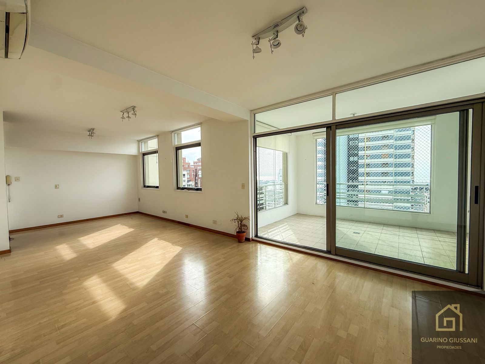 3 AMBIENTES EN TORRE QUARTIER ORO CON COCHERA y BAULERA, MUY LUMIMOSO, VISTA AL RIO - 5