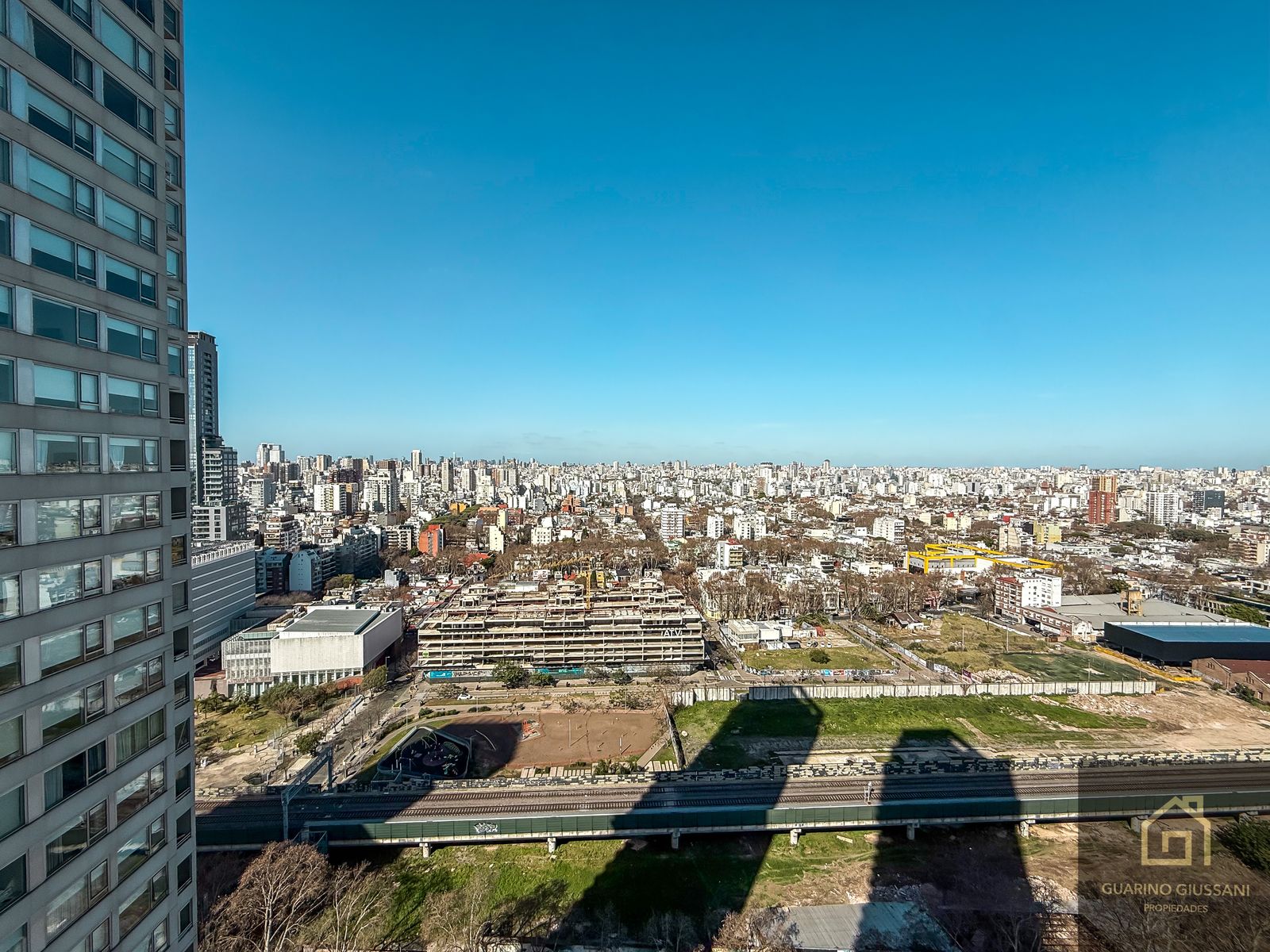 BAJO VALOR 3 AMB EN ALQUILER EN TORRES MIRABILIA PISO ALTO CON COCHERA VISTA ABIERTA A LA CIUDAD - 5