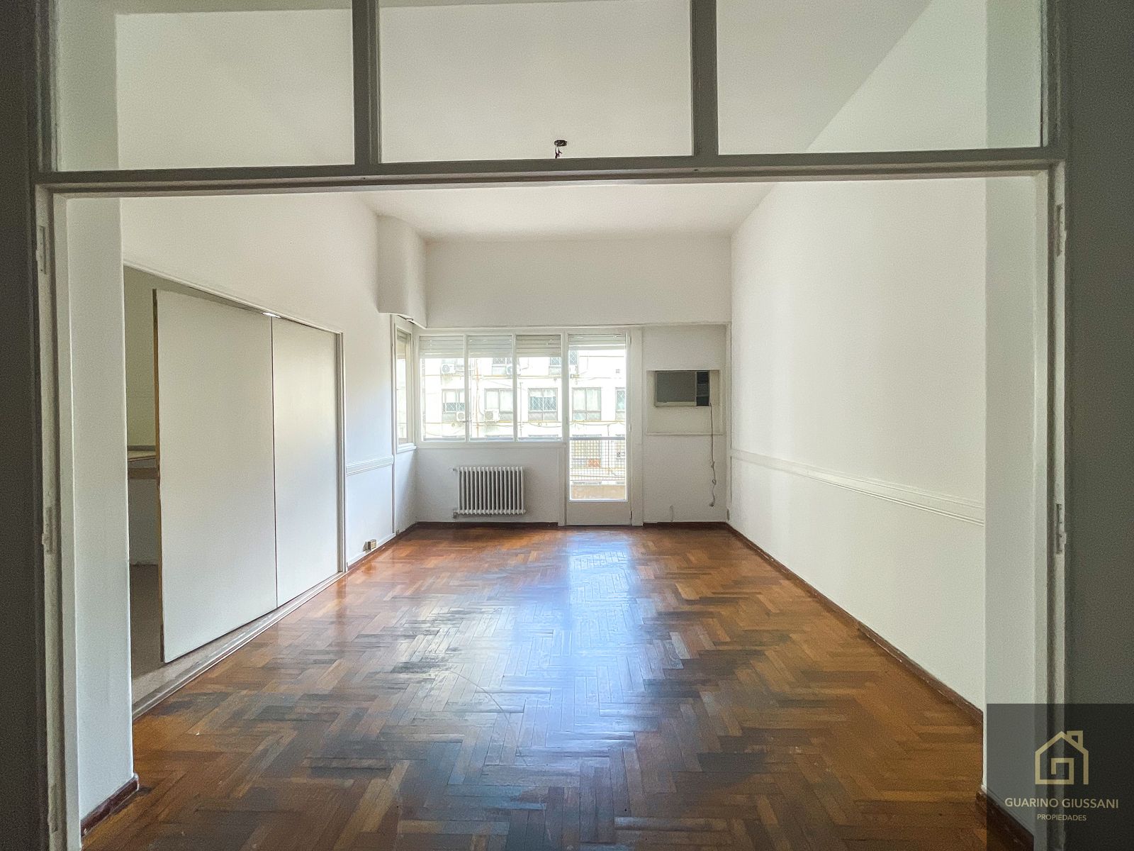 Muy lindo departamento de 4 ambientes super espacioso y luminoso en el barrio de San Telmo - 1