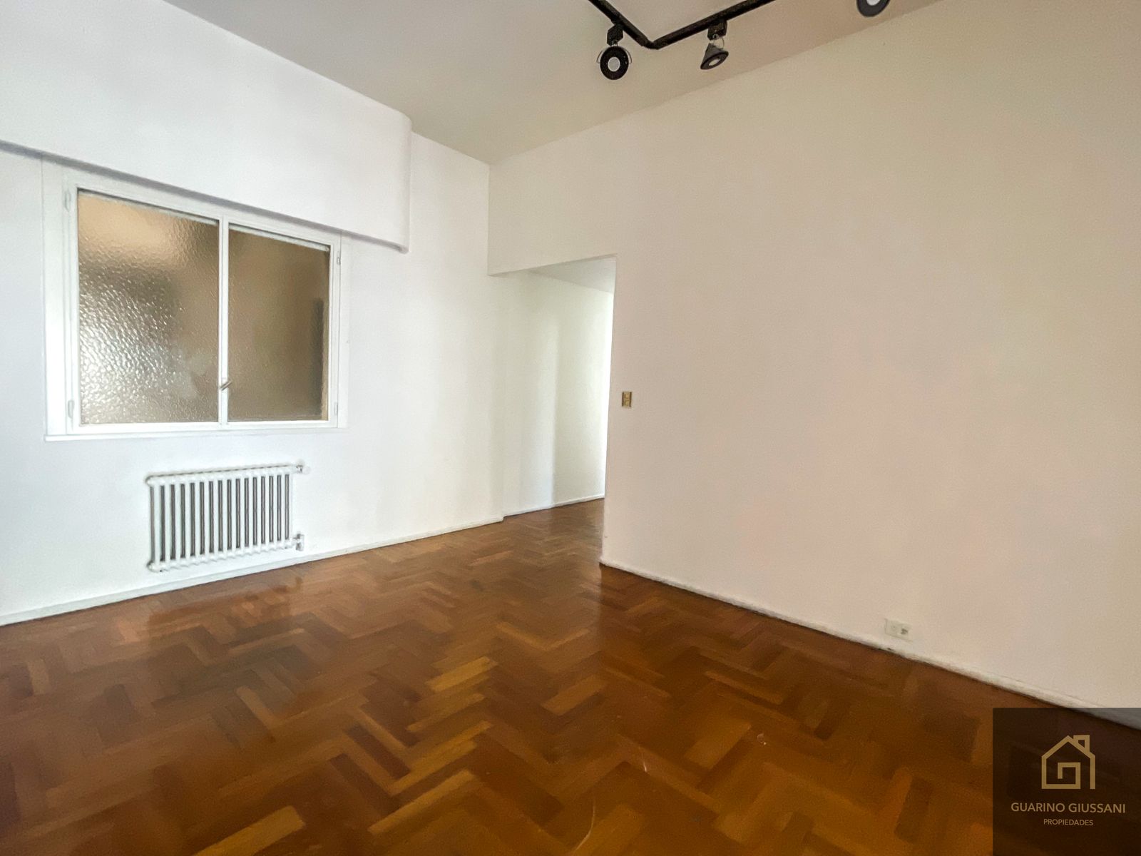 Muy lindo departamento de 4 ambientes super espacioso y luminoso en el barrio de San Telmo - 2