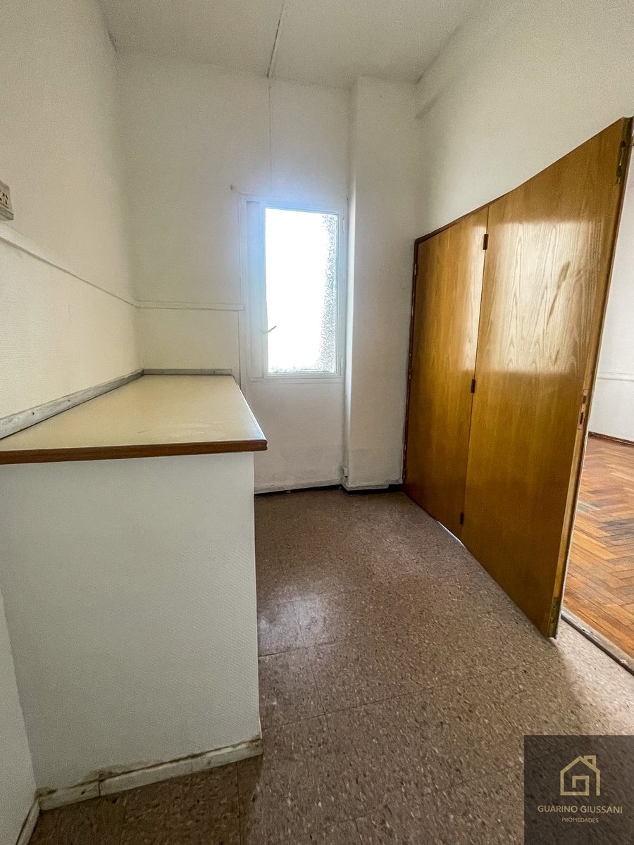 Muy lindo departamento de 4 ambientes super espacioso y luminoso en el barrio de San Telmo - 4