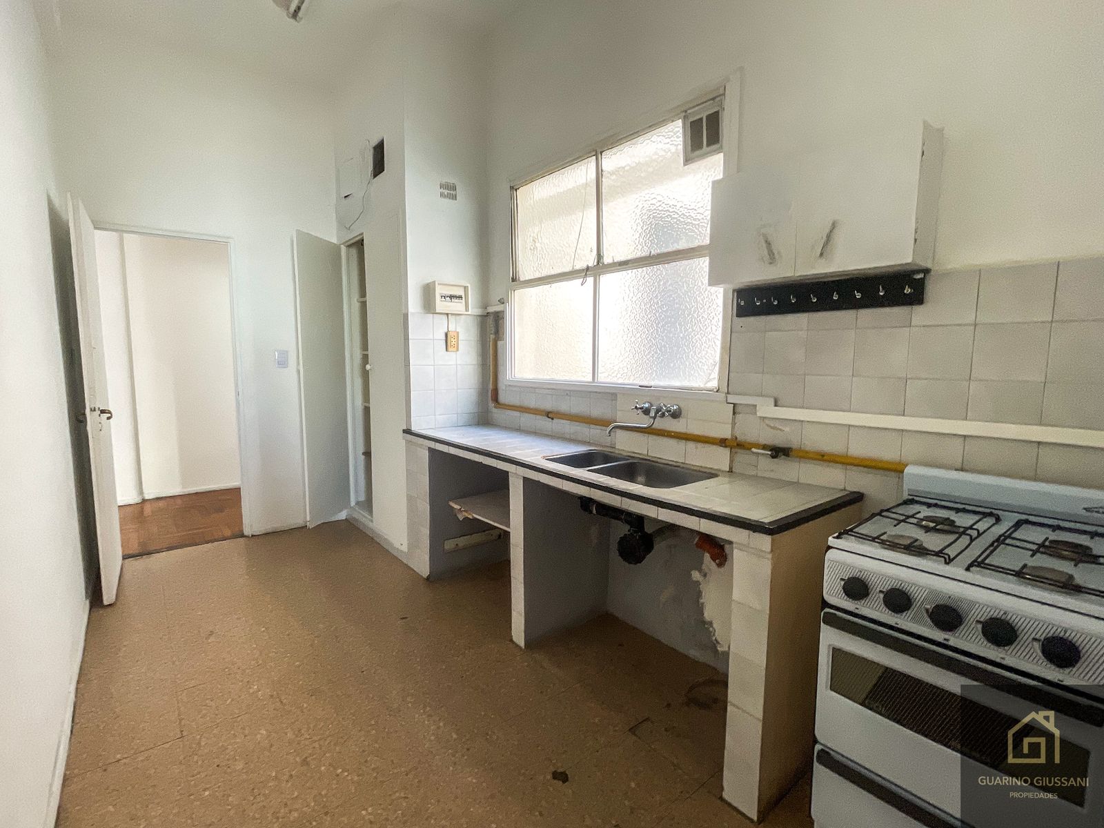 Muy lindo departamento de 4 ambientes super espacioso y luminoso en el barrio de San Telmo - 16