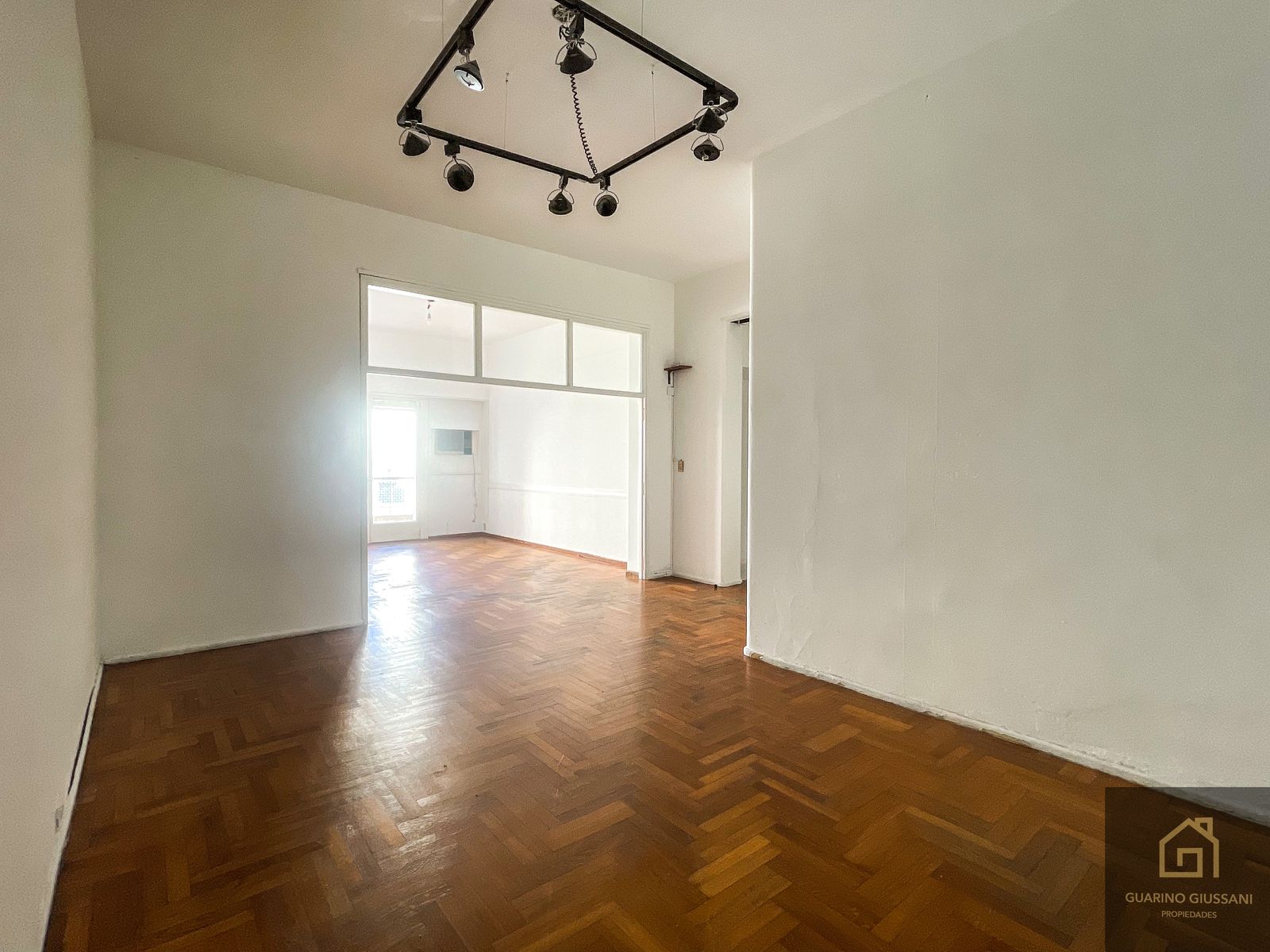 Muy lindo departamento de 4 ambientes super espacioso y luminoso en el barrio de San Telmo - 17