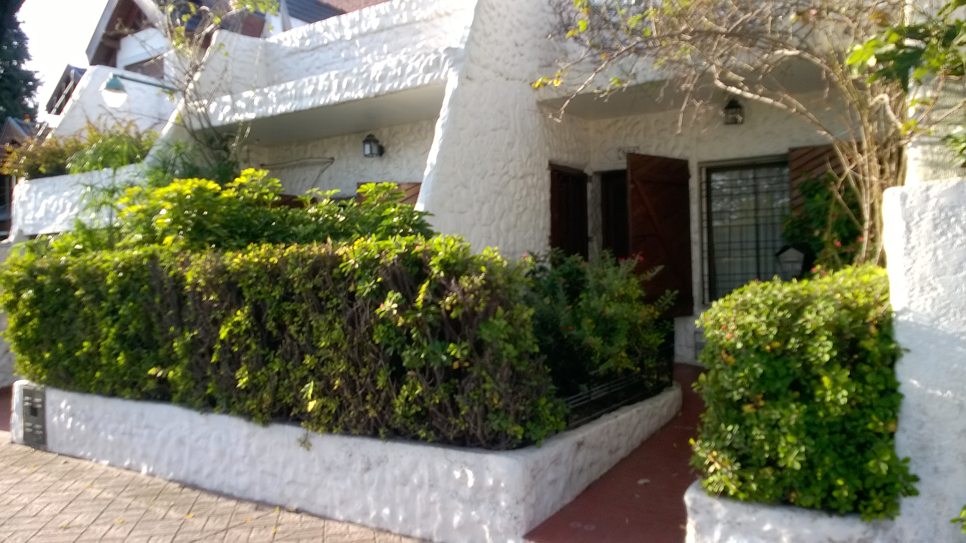 Casa 3 ambientes- 10 x 52 mts- Muñiz