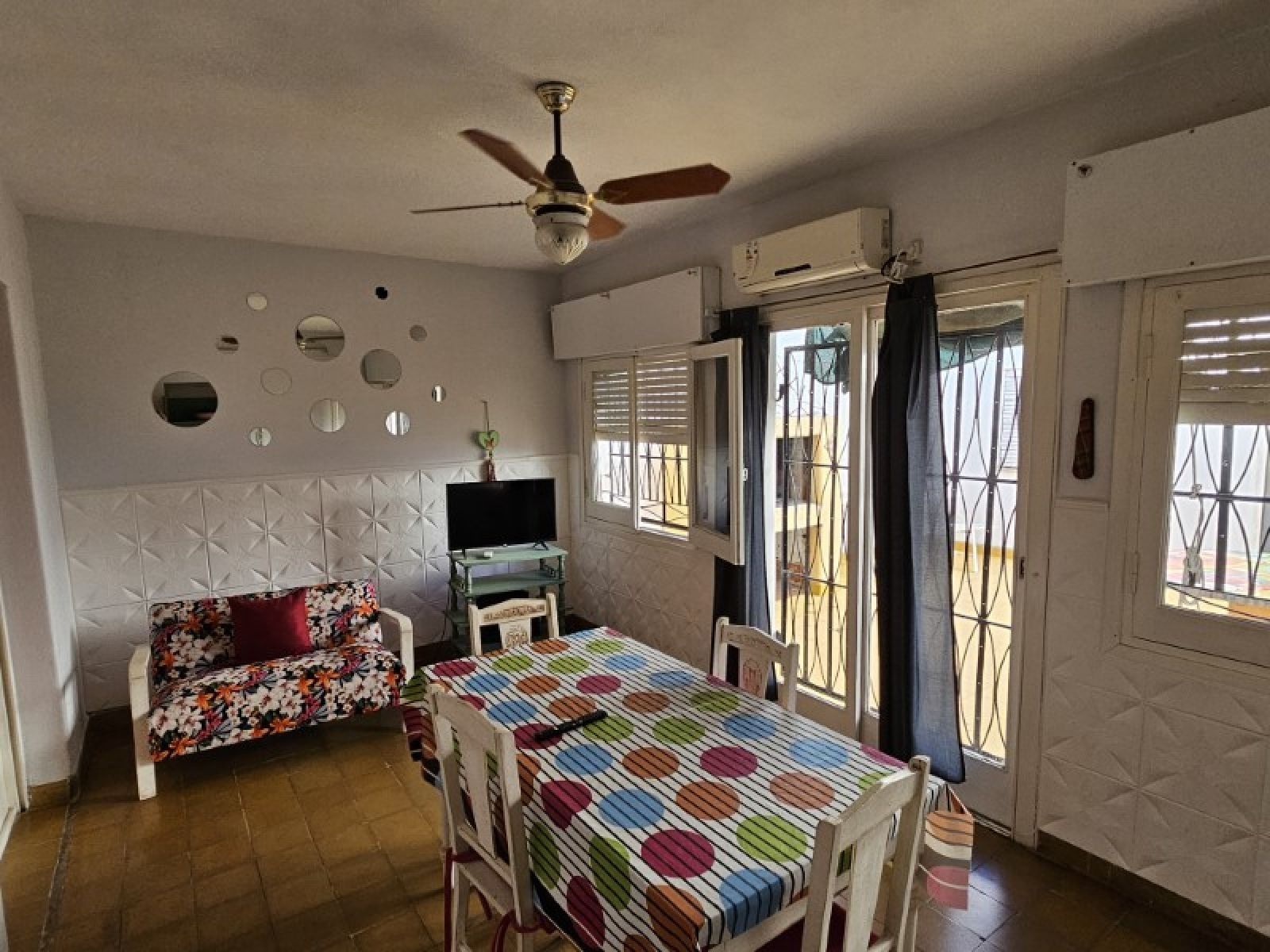 Casa en pleno centro 3 dormitorios, patio con parrillero. - 12