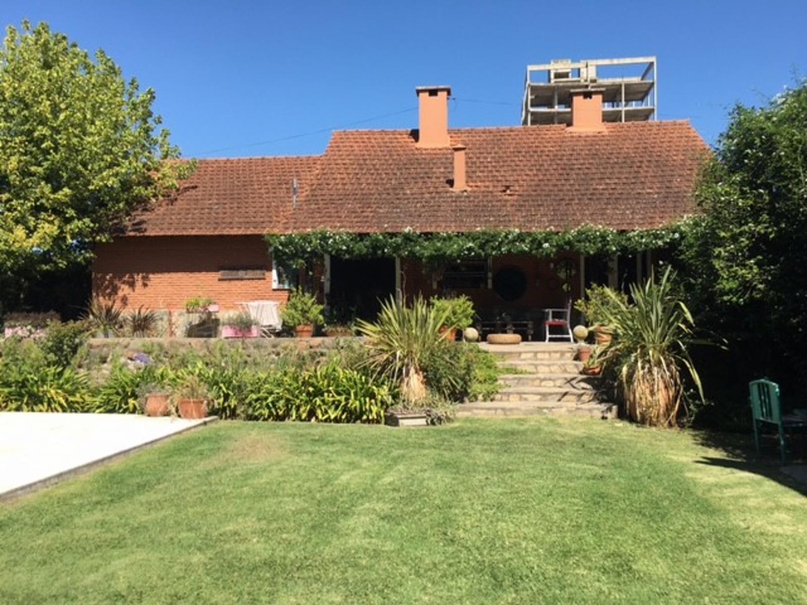 Excelente propiedad en corazón de manzana con una súp. de terreno de 900m2, pileta y SUM. — foto 10