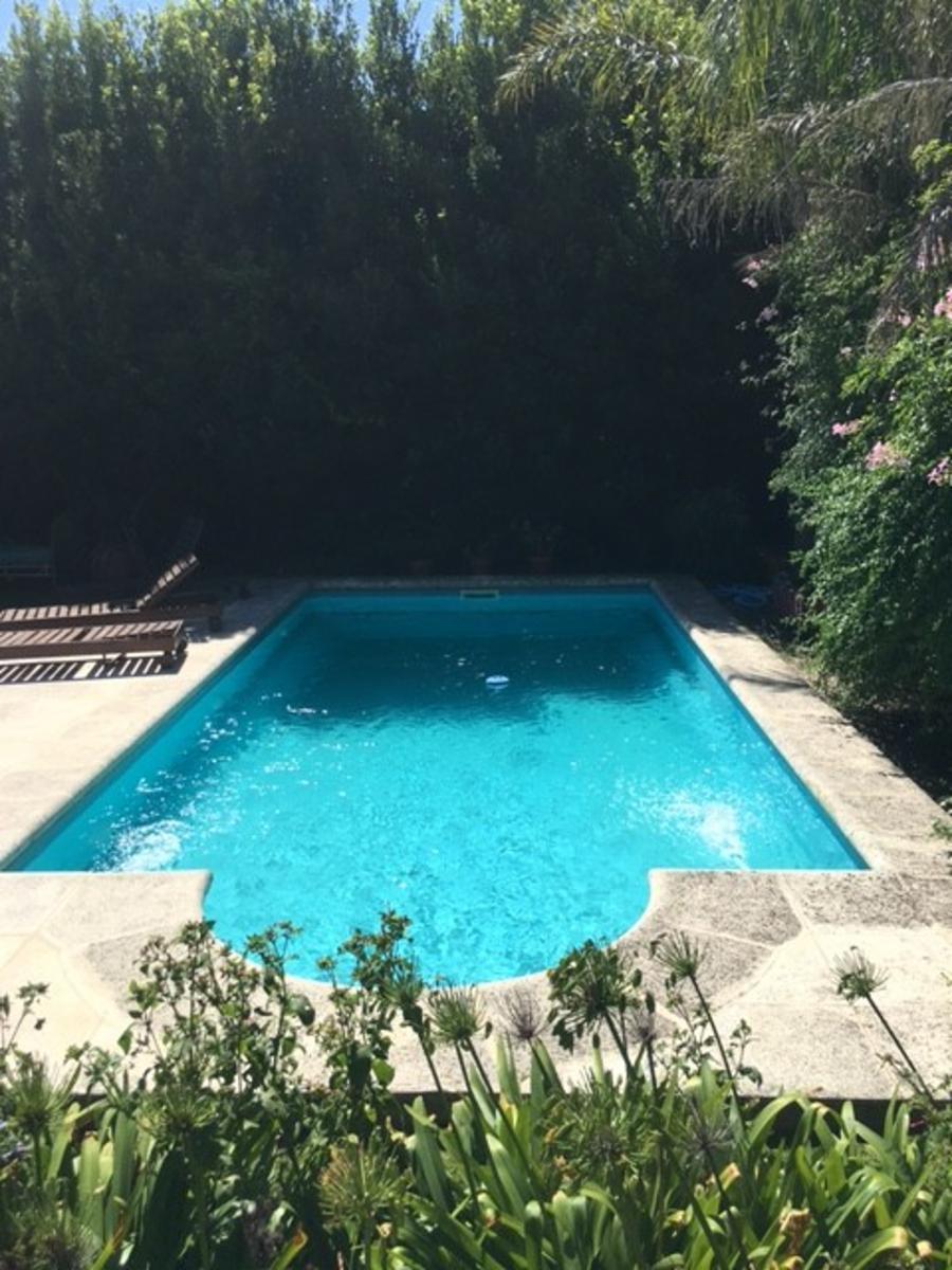 Excelente propiedad en corazón de manzana con una súp. de terreno de 900m2, pileta y SUM. — foto 11