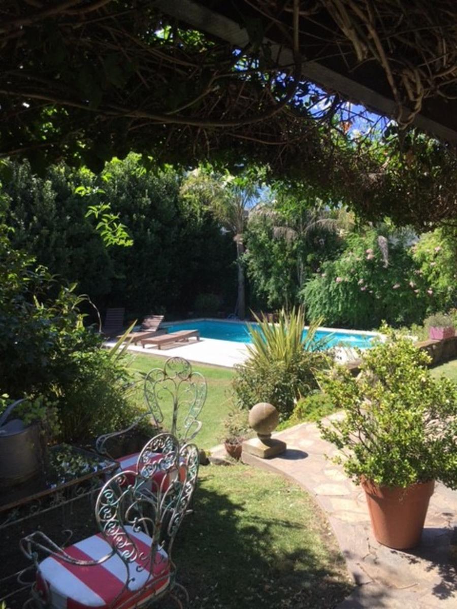 Excelente propiedad en corazón de manzana con una súp. de terreno de 900m2, pileta y SUM. — foto 13
