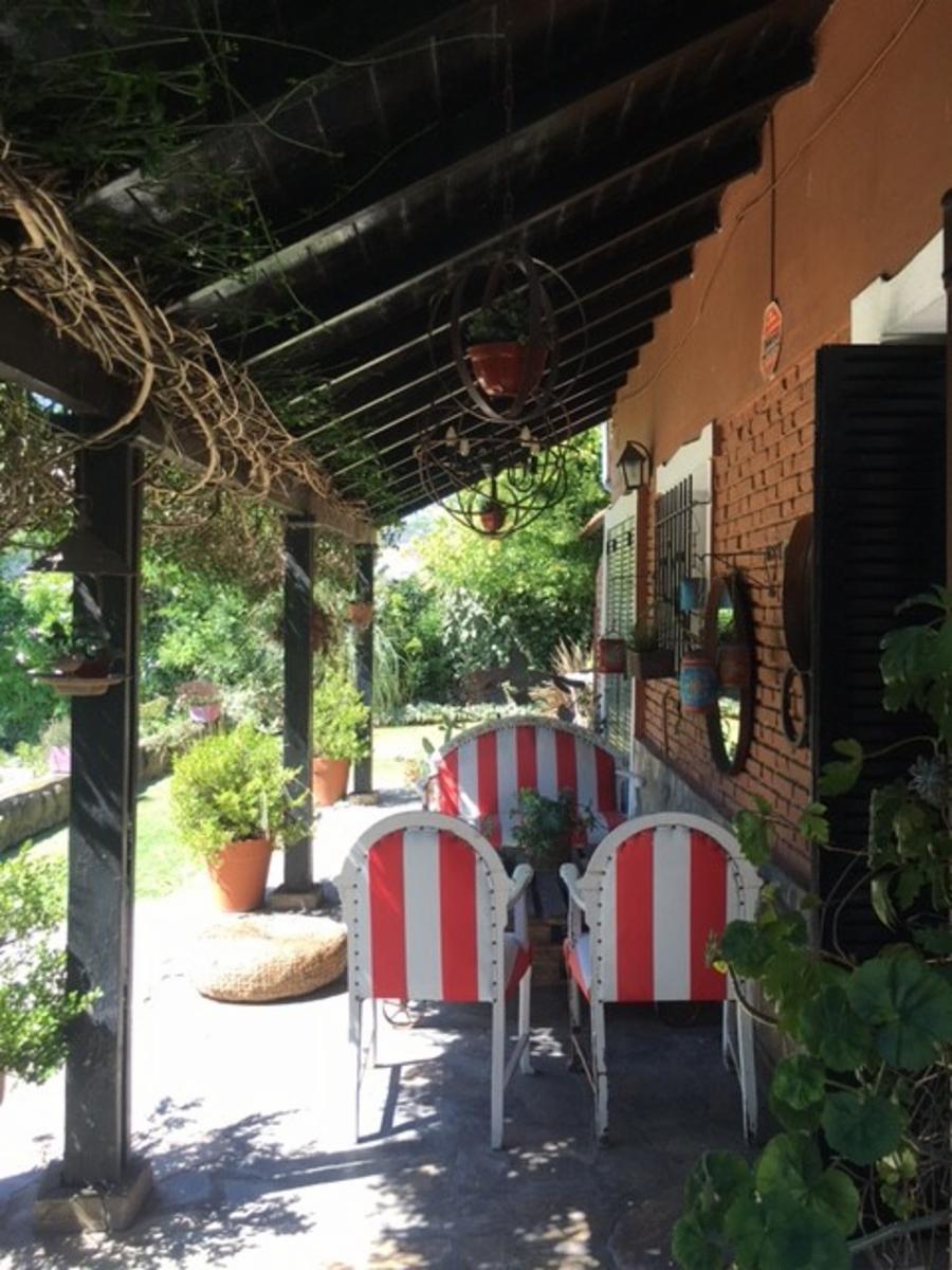 Excelente propiedad en corazón de manzana con una súp. de terreno de 900m2, pileta y SUM. — foto 14
