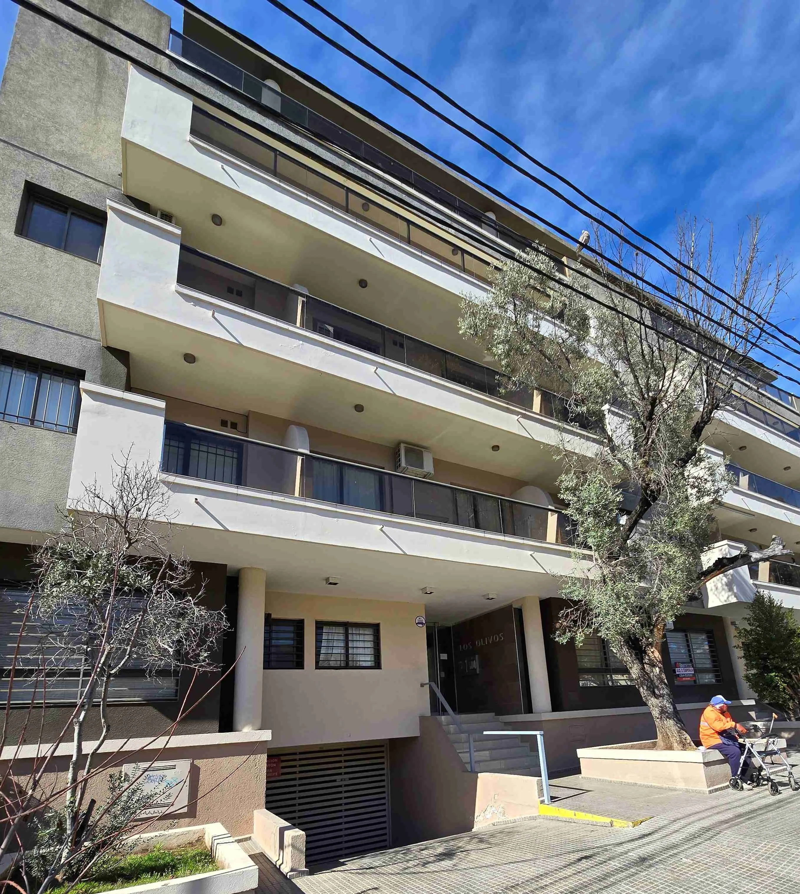 BELLO DEPARTAMENTO EN ALQUIILER PERMANENTE EN CARLOS PAZ, FRENTE CON BALCÓN A LA CALLE, con cochera, EDIFICIO OLIVOS 1 - 1