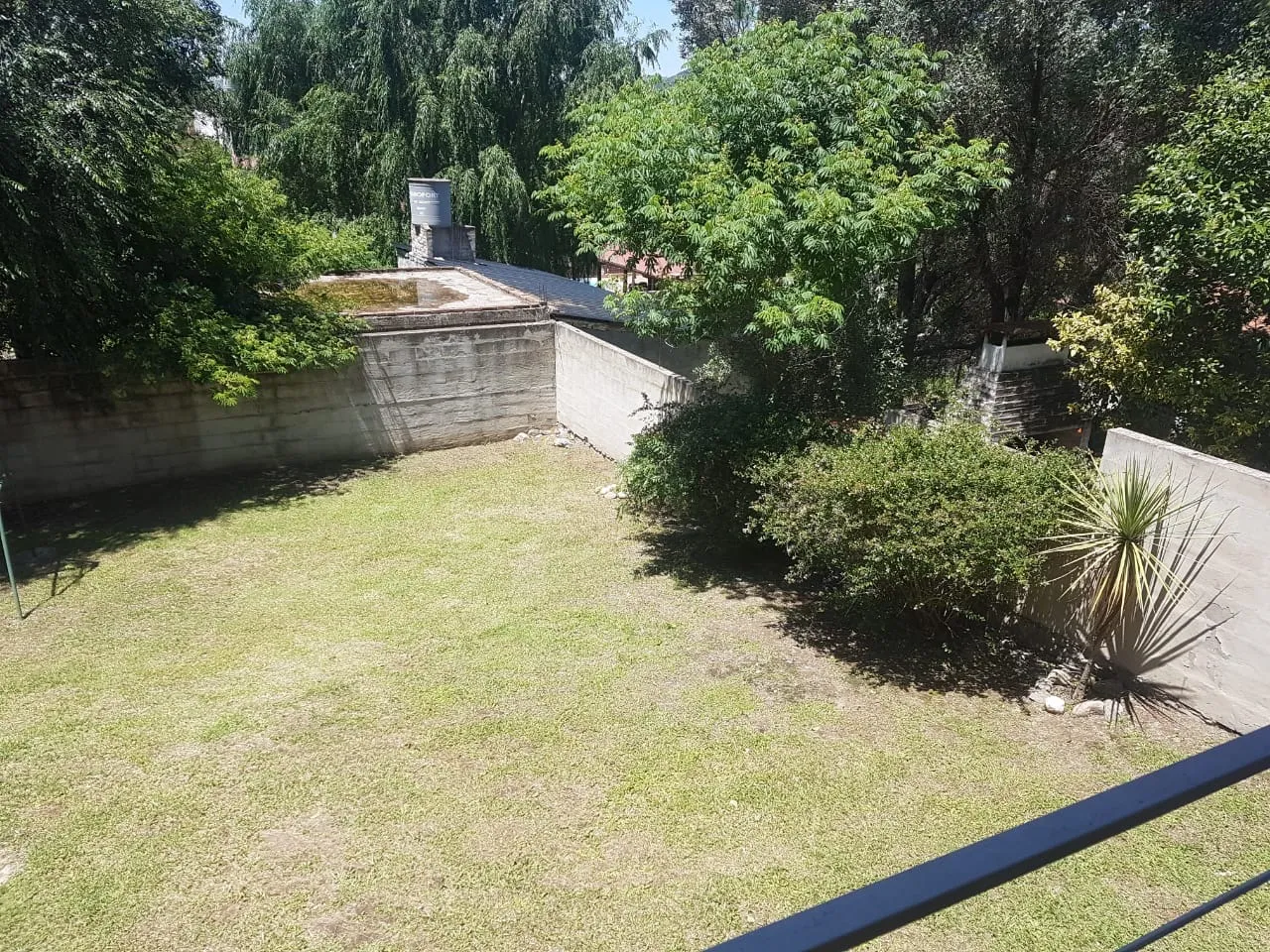MUY LINDA CASA EN VENTA EN CARLOS PAZ, BARRIO RESIDENCIAL LAS ENSENADAS, CON GAS NATURAL ! Digna de ver. - 20