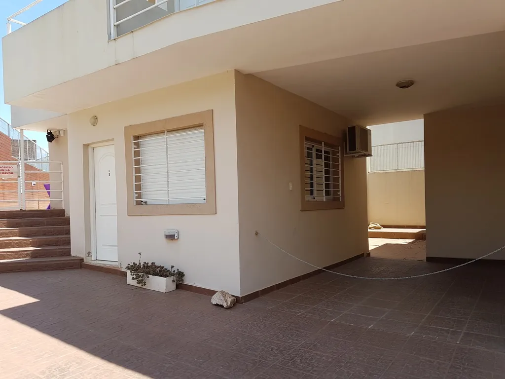 LINDO DEPARTAMENTO EN VILLA CARLOS PAZ, ALQUILER PERMANENTE A 2 AÑOS, EN COMPLEJO CON PILETA, QUINCHO ASADOR, Gas Natural. Calefacción central - 4