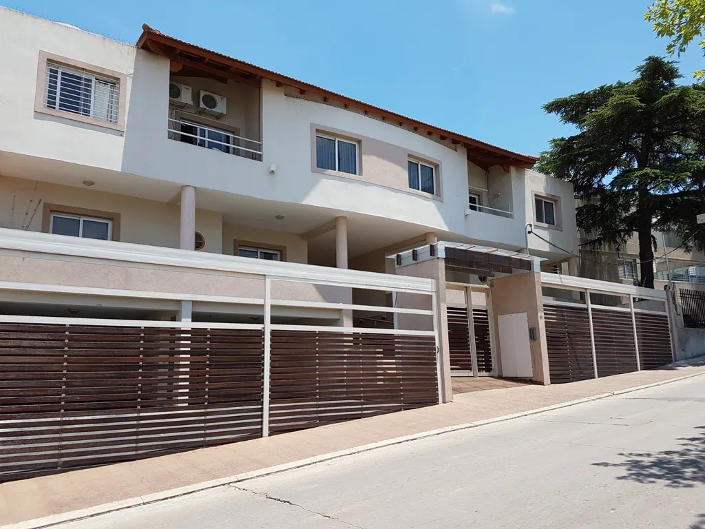 LINDO DEPARTAMENTO EN VILLA CARLOS PAZ, ALQUILER PERMANENTE A 2 AÑOS, EN COMPLEJO CON PILETA, QUINCHO ASADOR, Gas Natural. Calefacción central - 2
