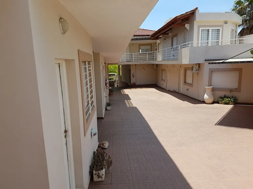 LINDO DEPARTAMENTO EN VILLA CARLOS PAZ, ALQUILER PERMANENTE A 2 AÑOS, EN COMPLEJO CON PILETA, QUINCHO ASADOR, Gas Natural. Calefacción central - 3