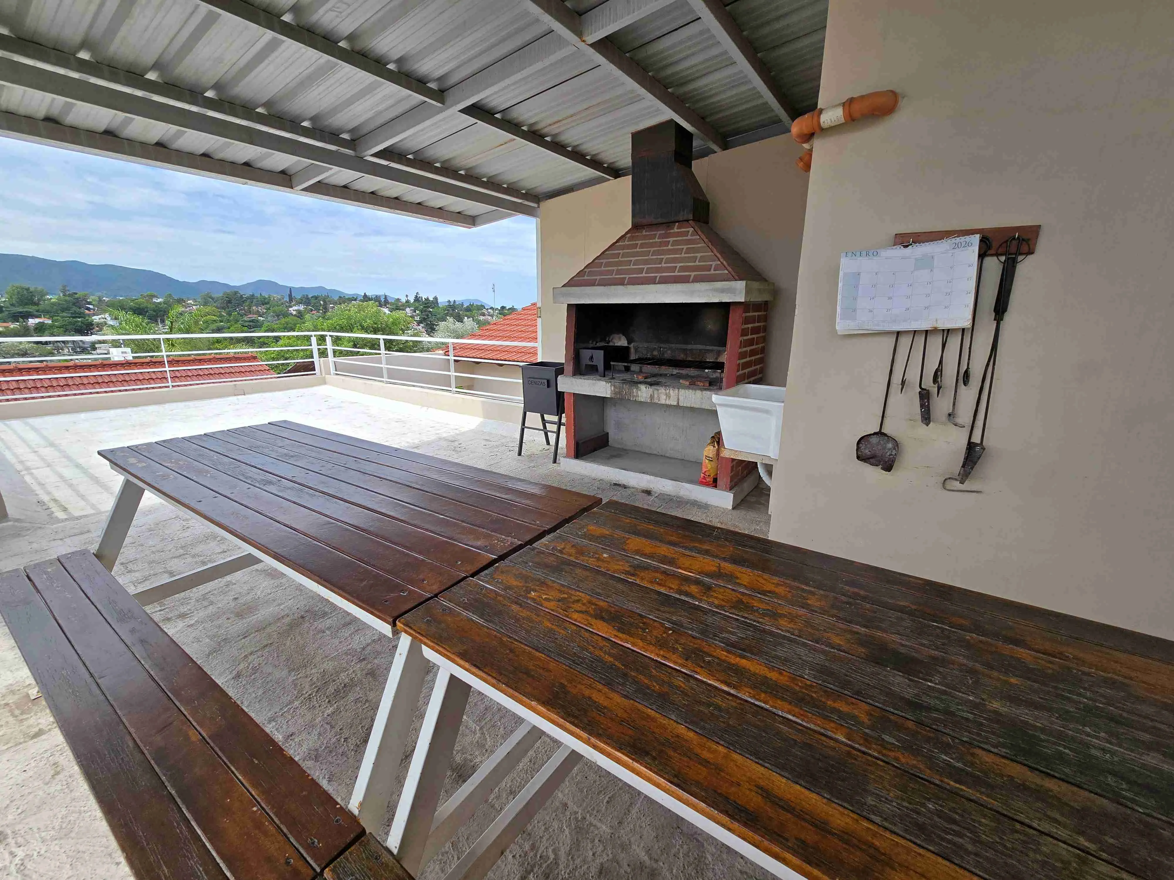 MUY LINDO DEPARTAMENTO de 2 dormitorios, EN VILLA CARLOS PAZ, ALQUILER PERMANENTE A 2 AÑOS, EN COMPLEJO CON PILETA, QUINCHO ASADOR, Gas Natural. Calefacción central - 9
