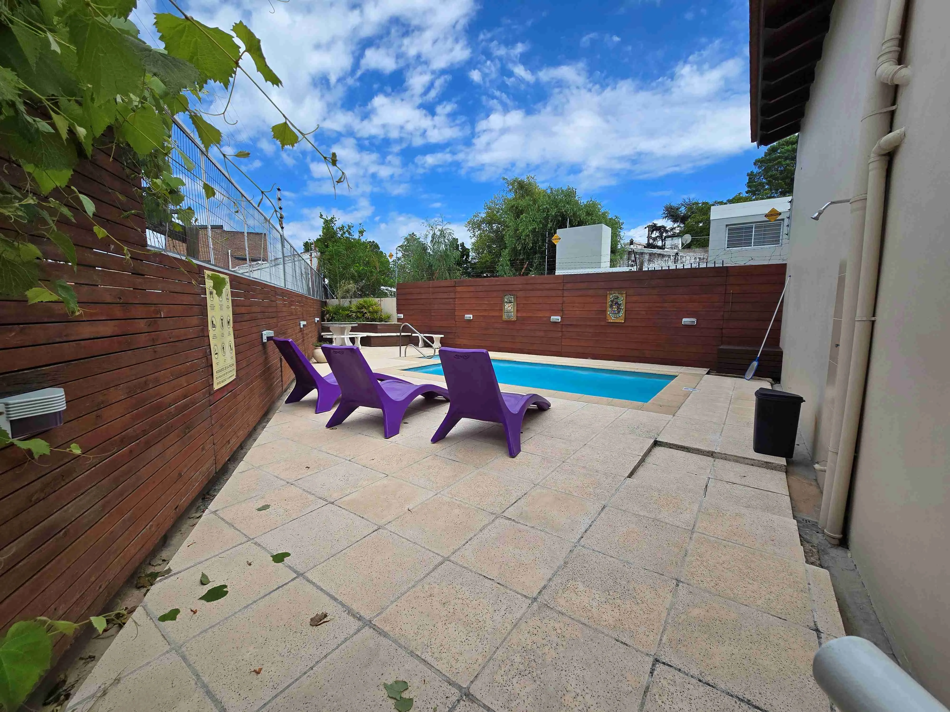 MUY LINDO DEPARTAMENTO de 2 dormitorios, EN VILLA CARLOS PAZ, ALQUILER PERMANENTE A 2 AÑOS, EN COMPLEJO CON PILETA, QUINCHO ASADOR, Gas Natural. Calefacción central - 3