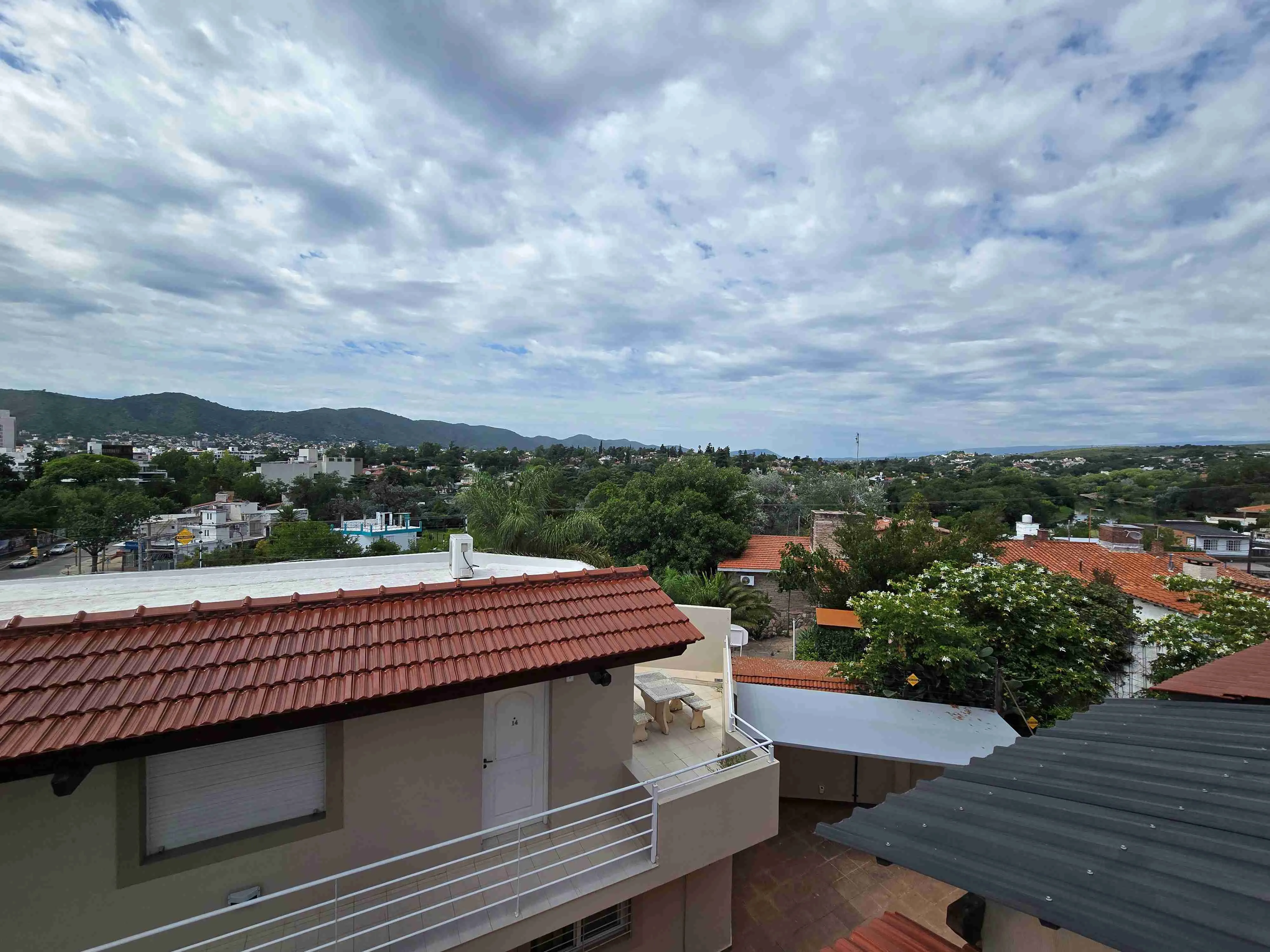 MUY LINDO DEPARTAMENTO de 2 dormitorios, EN VILLA CARLOS PAZ, ALQUILER PERMANENTE A 2 AÑOS, EN COMPLEJO CON PILETA, QUINCHO ASADOR, Gas Natural. Calefacción central - 13