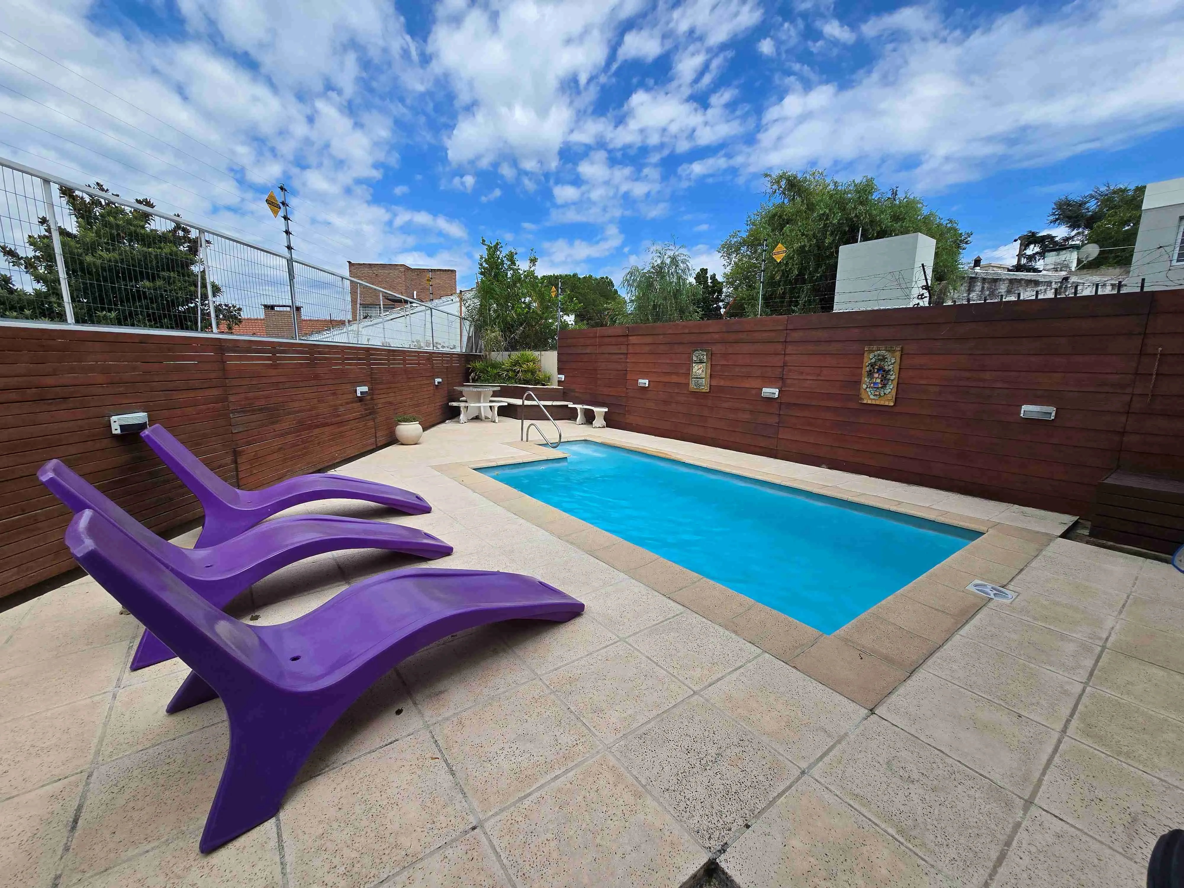 MUY LINDO DEPARTAMENTO de 2 dormitorios, EN VILLA CARLOS PAZ, ALQUILER PERMANENTE A 2 AÑOS, EN COMPLEJO CON PILETA, QUINCHO ASADOR, Gas Natural. Calefacción central - 2