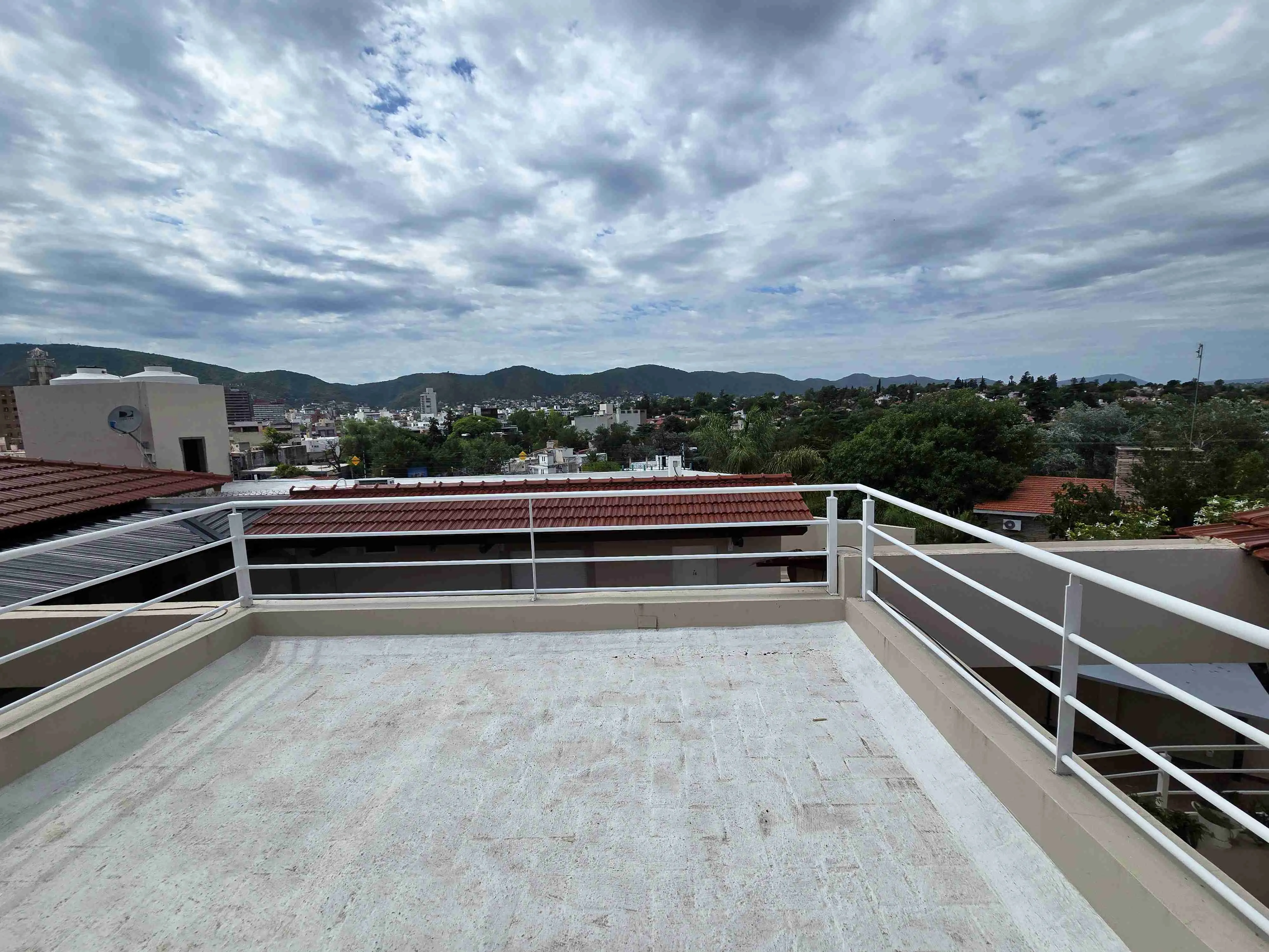 MUY LINDO DEPARTAMENTO de 2 dormitorios, EN VILLA CARLOS PAZ, ALQUILER PERMANENTE A 2 AÑOS, EN COMPLEJO CON PILETA, QUINCHO ASADOR, Gas Natural. Calefacción central - 12