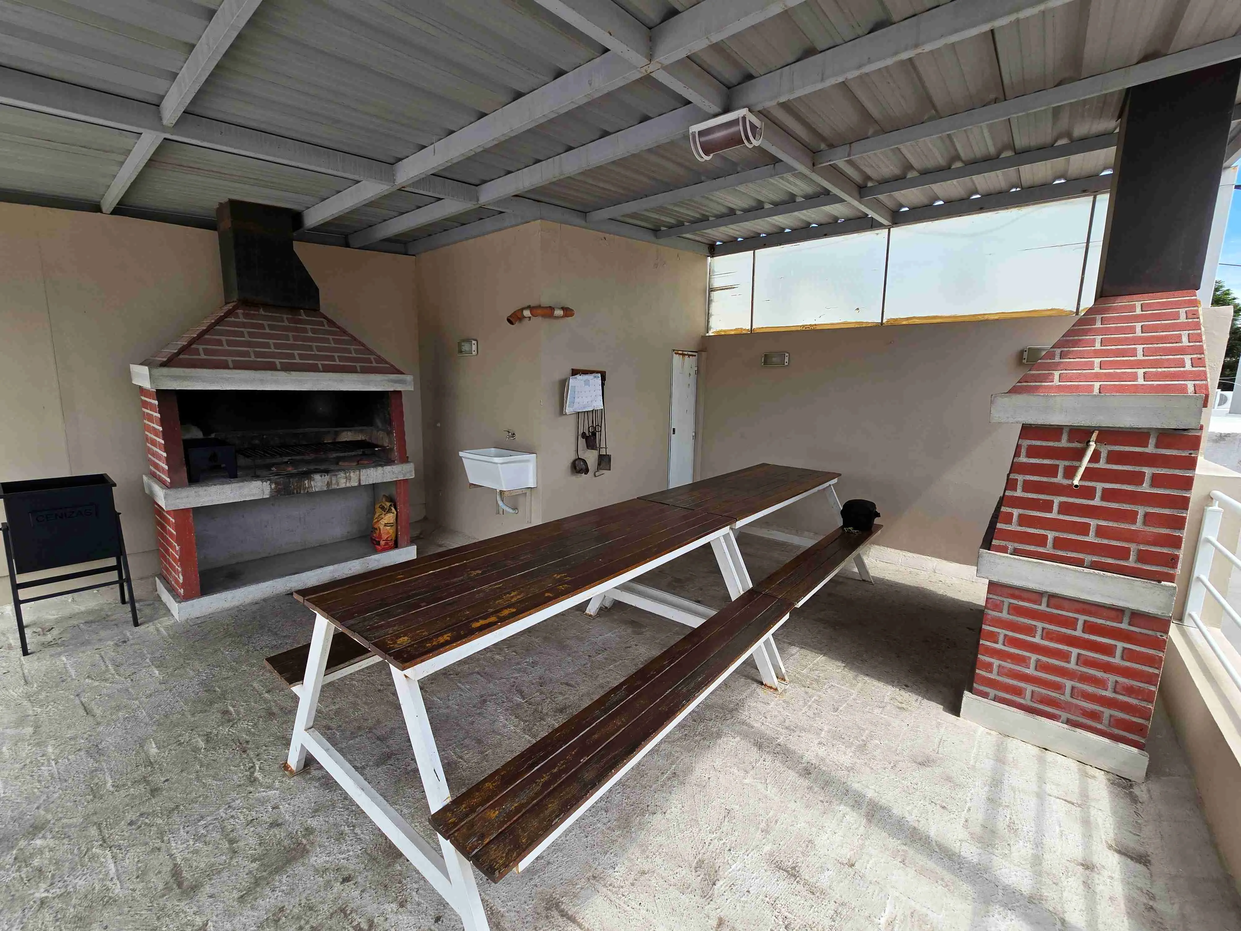 MUY LINDO DEPARTAMENTO de 2 dormitorios, EN VILLA CARLOS PAZ, ALQUILER PERMANENTE A 2 AÑOS, EN COMPLEJO CON PILETA, QUINCHO ASADOR, Gas Natural. Calefacción central - 10