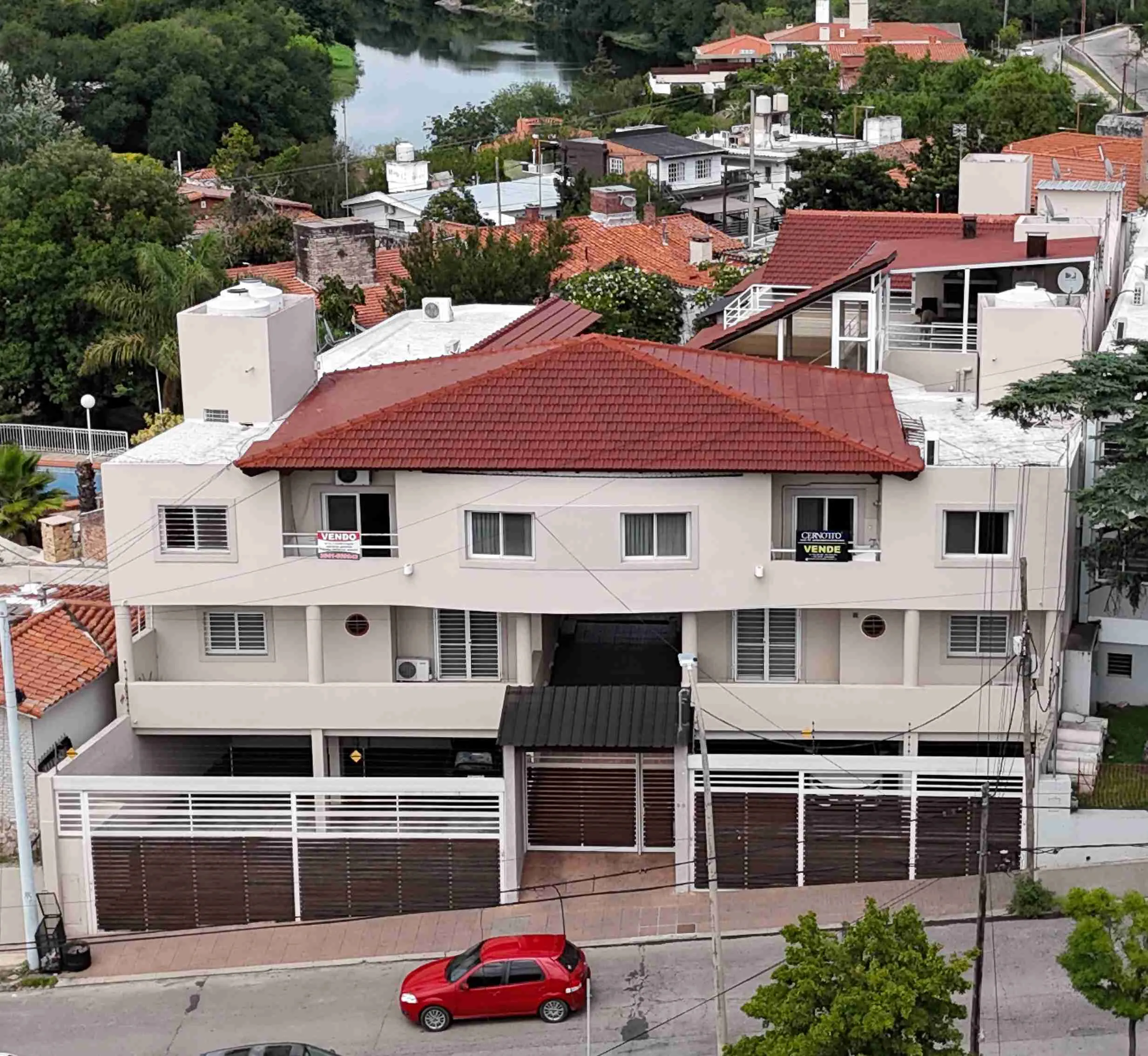 MUY LINDO DEPARTAMENTO de 2 dormitorios, EN VILLA CARLOS PAZ, ALQUILER PERMANENTE A 2 AÑOS, EN COMPLEJO CON PILETA, QUINCHO ASADOR, Gas Natural. Calefacción central - 1