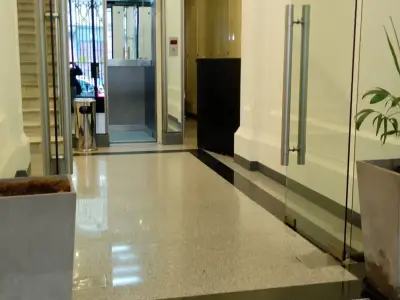 VENTA DE OFICINA EN MICROCENTRO