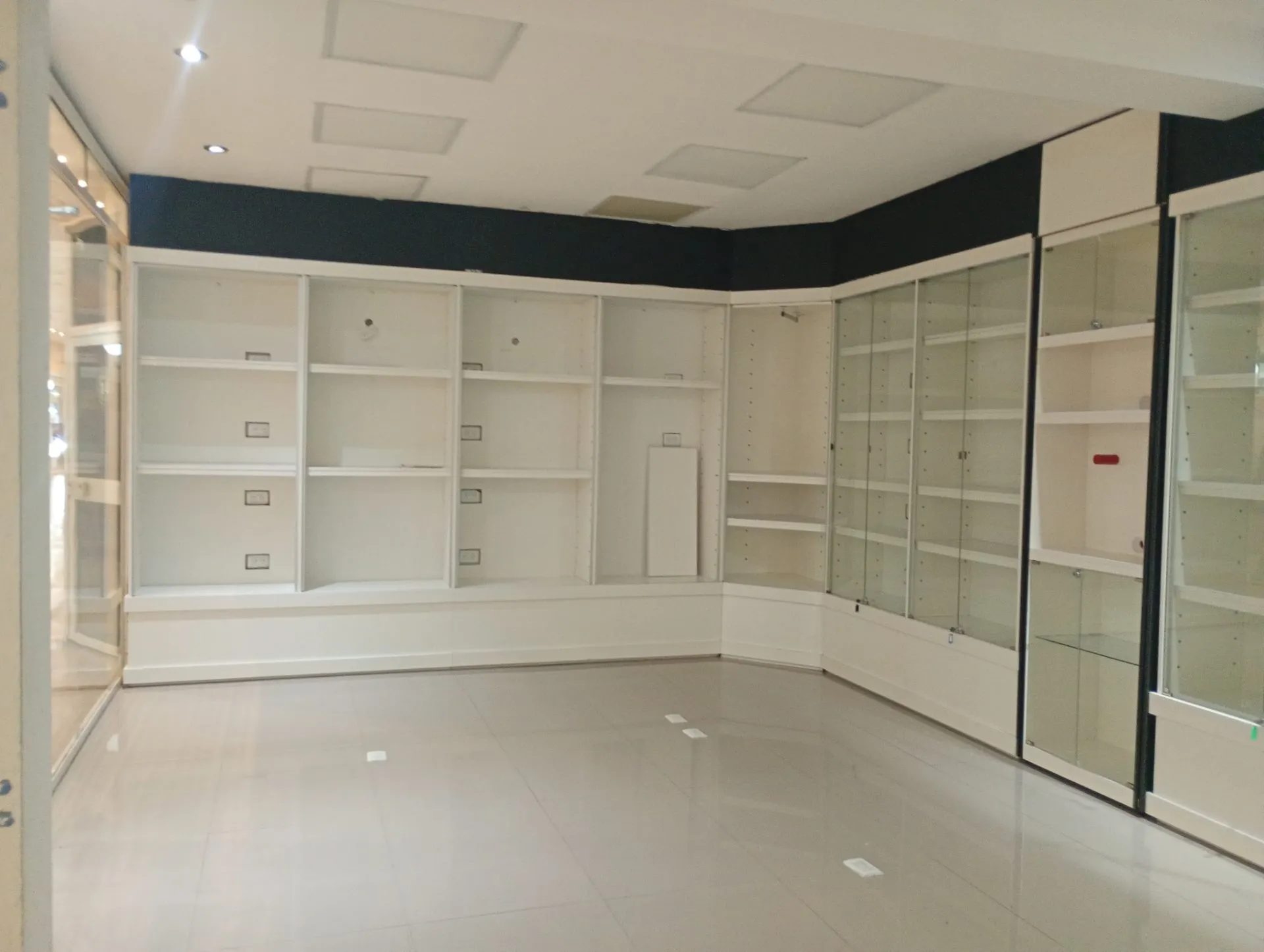 ALQUILER DE LOCAL EN GALERIA FLORIDA — foto 4